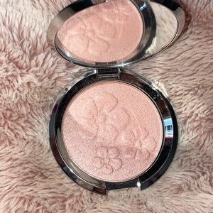 Becca highlighter